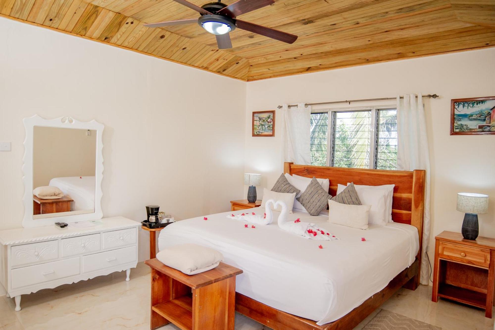 Beyond Sunset Resort & Villas Treasure Beach Luaran gambar